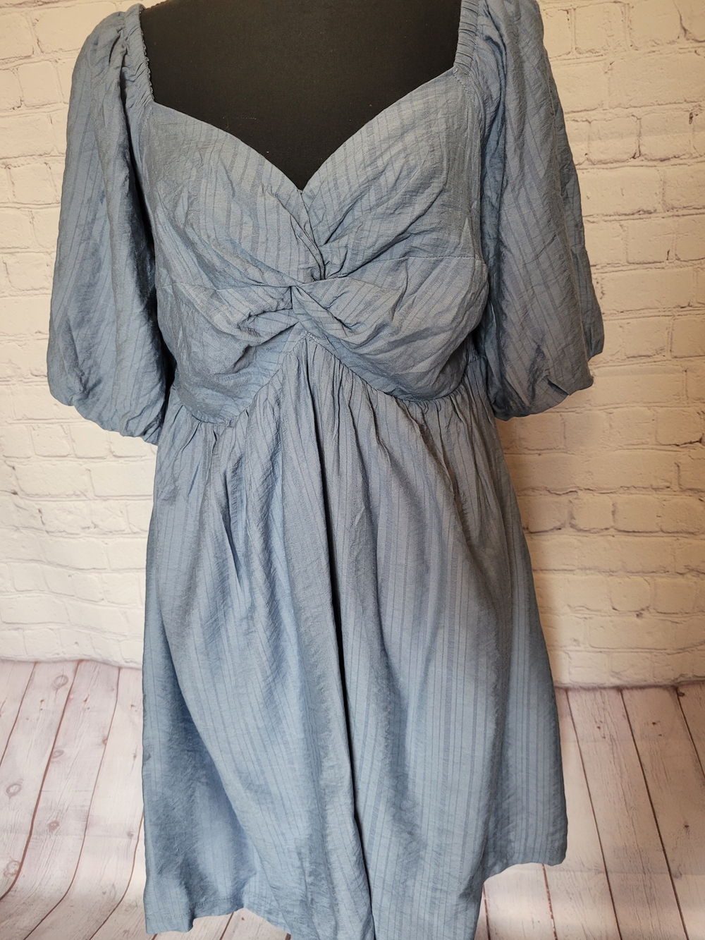 &Merci Blue Chambray Medium puffed Sleeve Sweetheart Neckline Dress Smocked